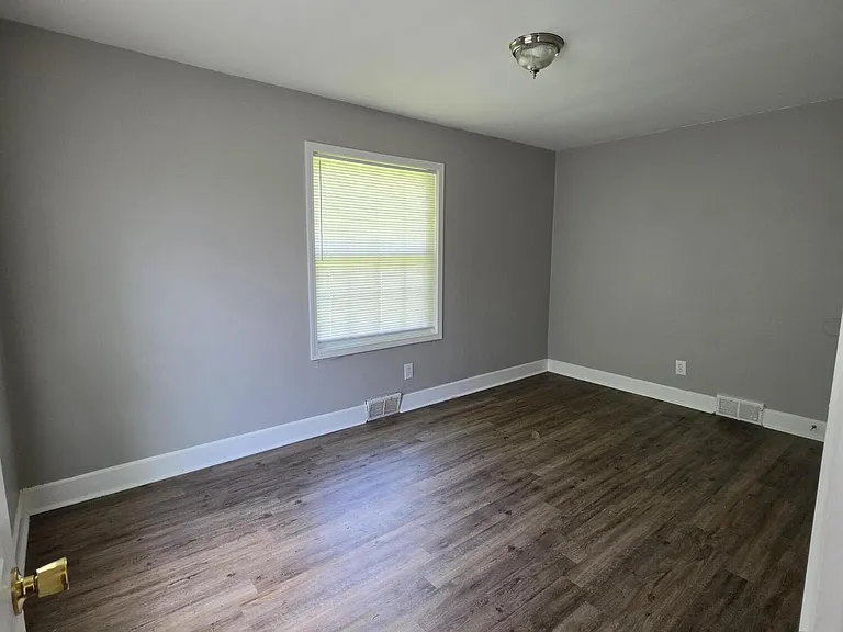 1685 N Forbes Rd — Photo 5