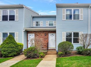 65 Brookview Cir #224, Monroe Township, NJ 08831