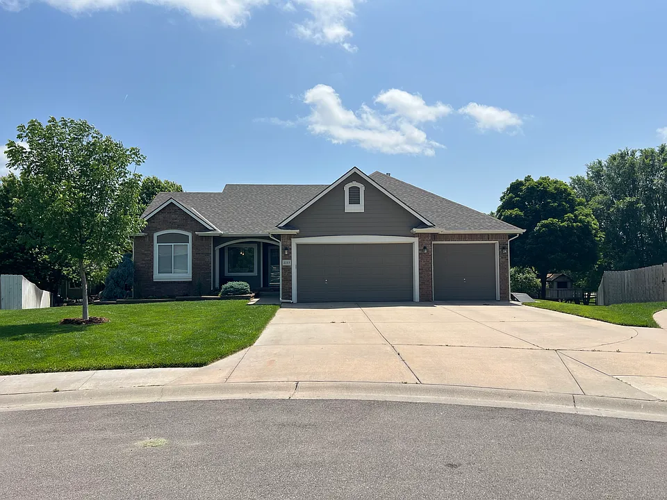 2213 E Myrtlewood Ct