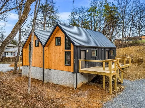 840 & 842 Delight Ln, Sevierville, TN 37876