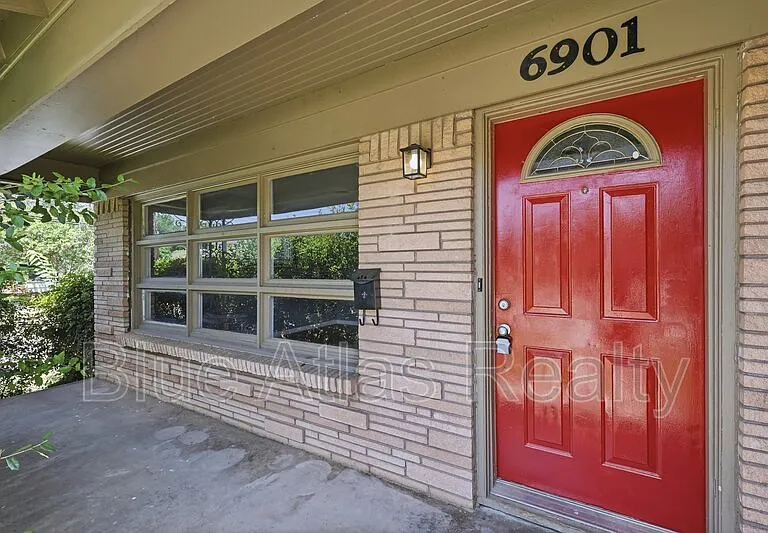 6901 Greenlee St — Photo 2