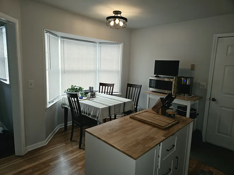 77 Forest St — Photo 2