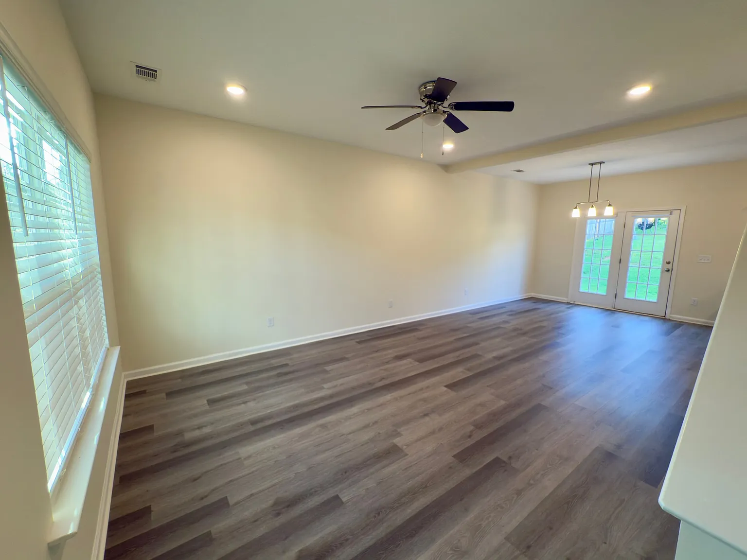 3 bed, 2.5 bath, 1472 sqft, $2,200 — Photo 4