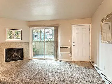 695 Manhattan Dr #16 — Photo 2
