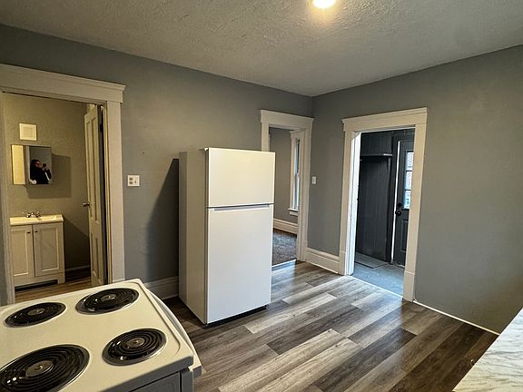 4th image of 497 Rhodes Ave
