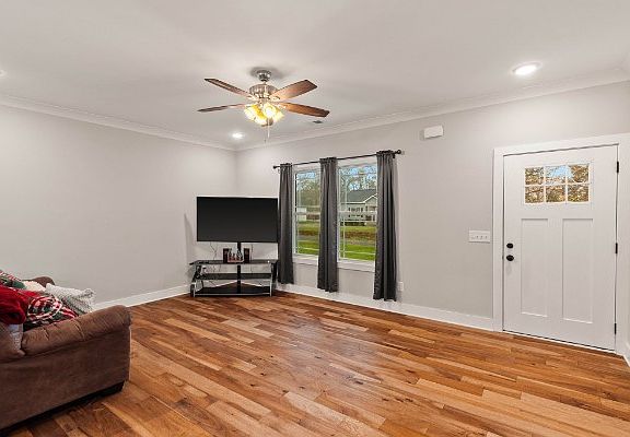 4th image of 104 Gospel St