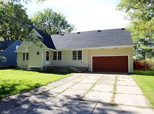 235 Royal Pkwy W, Amherst, NY 14221