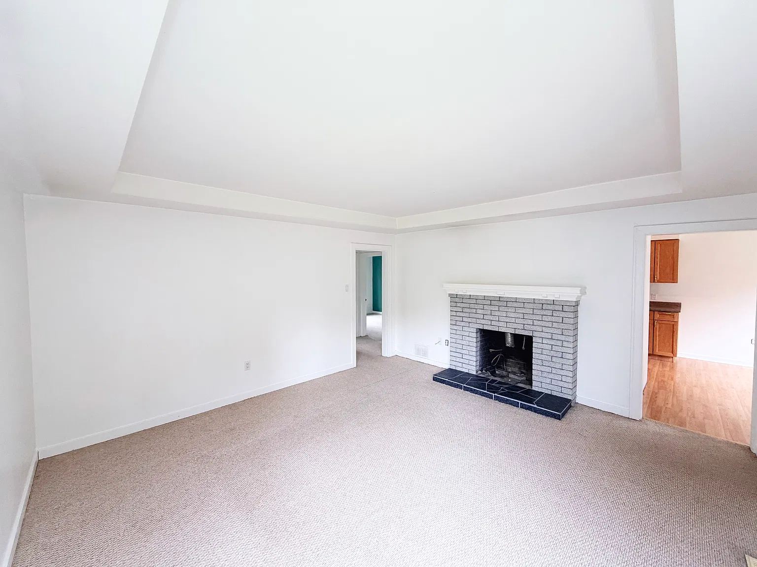 2 bed, 1000 sqft, $1,950 — Photo 3