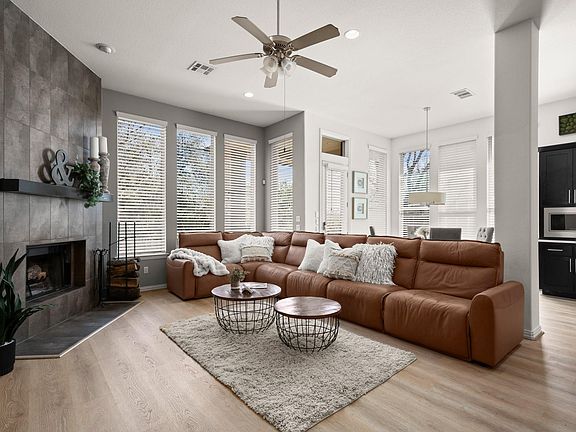 4th image of 304 Fort Cobb Way