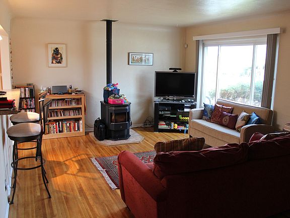 4th image of 1825 Richmond Dr NE