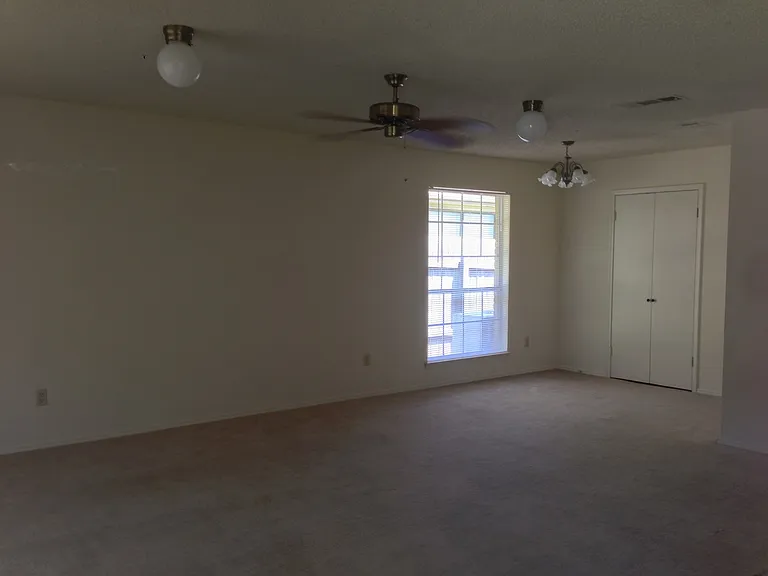 1404 Chapel Ridge Rd — Photo 8