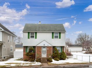 2432 N Division St, Davenport, IA 52804