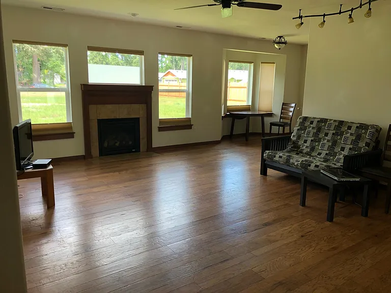723 Cali Ln SE — Photo 4