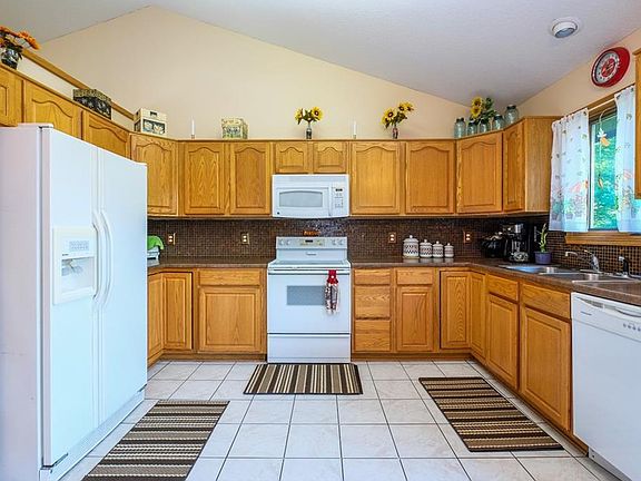 3rd image of 450 Highland Dr