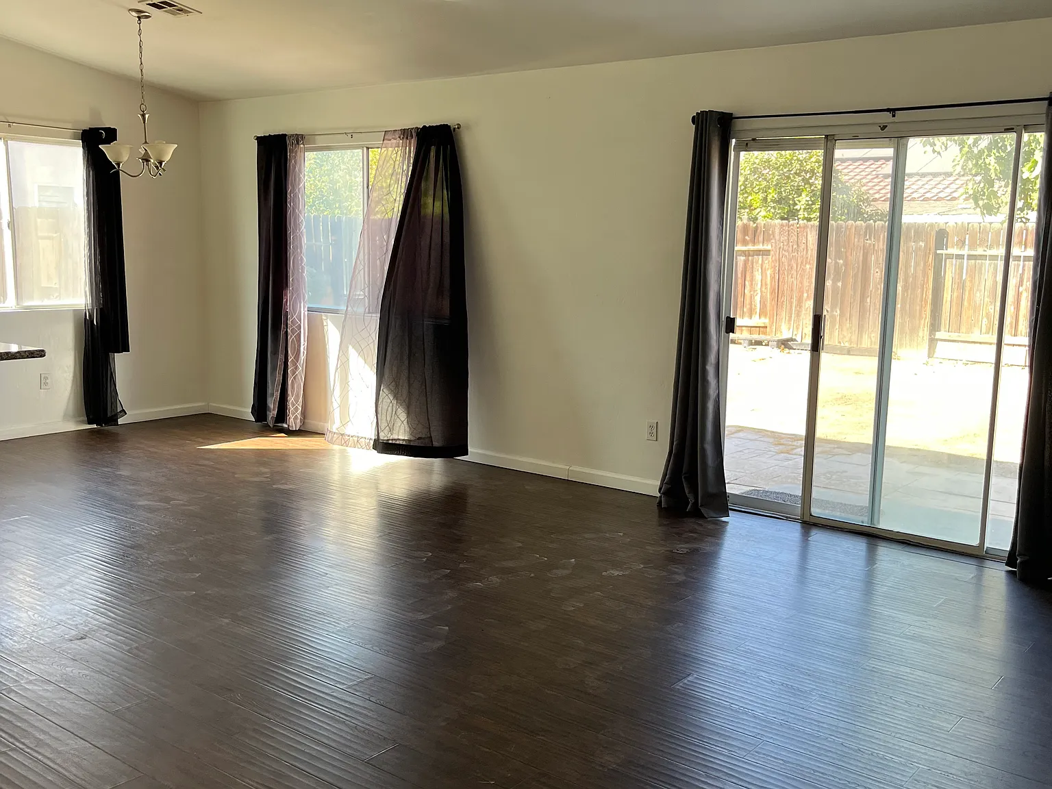 3 bed, 1165 sqft, $2,100 — Photo 3