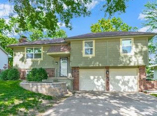 405 SW Ensley Ln, Lees Summit, MO 64081