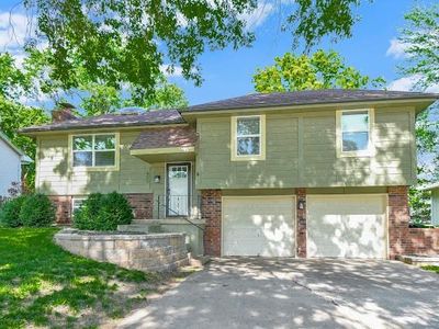 405 SW Ensley Ln, Lees Summit, MO, 64081