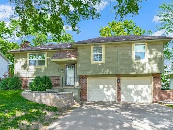 405 SW Ensley Ln, Lees Summit, MO 64081