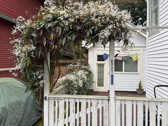 Access to yard and deck