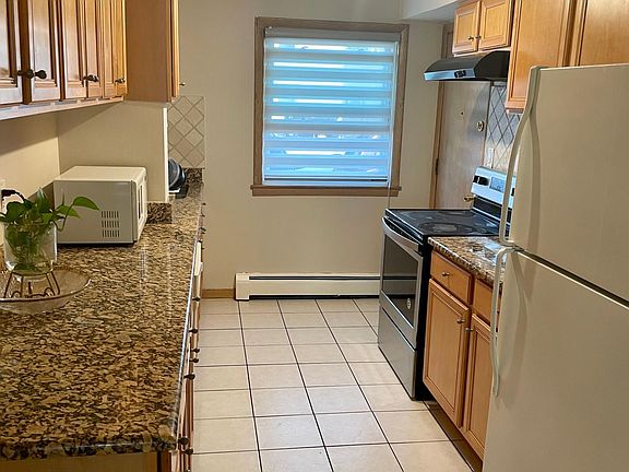 5th image of 8511 W Catalpa Ave Unit 1E