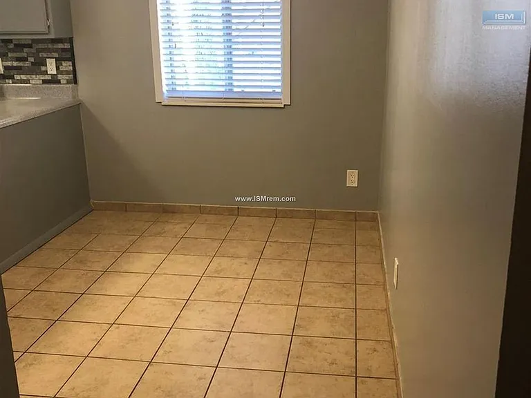 2300 Merchants Dr — Photo 5