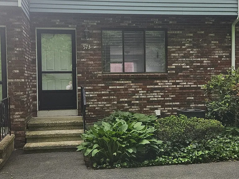 Churchill Dr — Photo 2