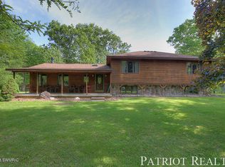 3953 Snap Dragon Dr, Newaygo, MI 49337