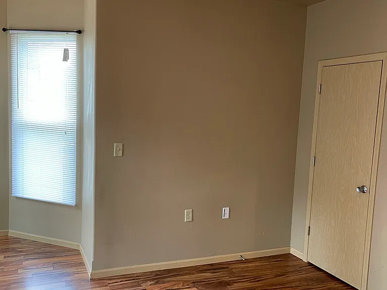 328 N Dubuque St #3 — Photo 6