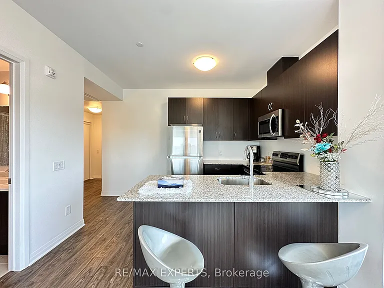 95 Dundas St W #206 — Photo 12