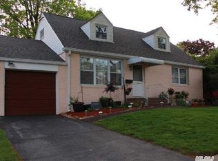 28 Chaffee Ave, Albertson, NY 11507