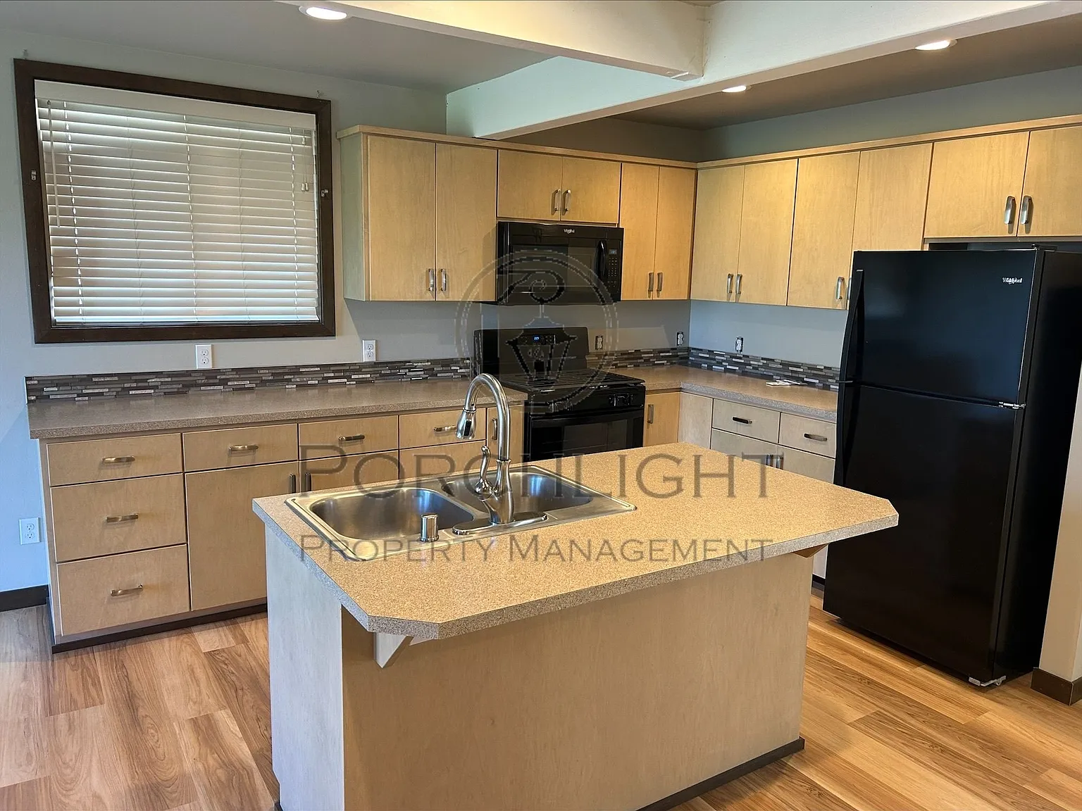 EMAIN407 - B — Photo 3