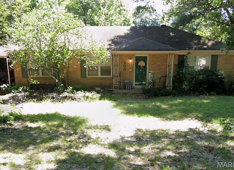 2nd image of 300 E Linden Cir