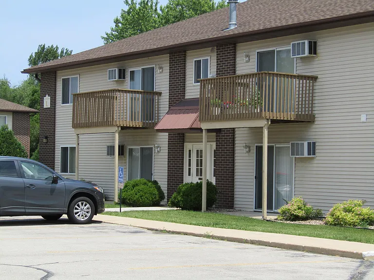Woodcrest Apartments — Photo 18