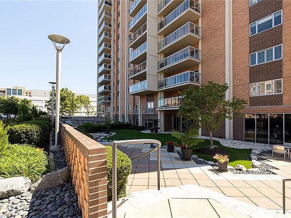 3rd image of 221 W 48th St APT 803