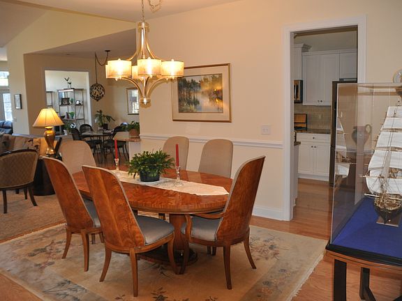3rd image of 1007 E Shearwater Ln