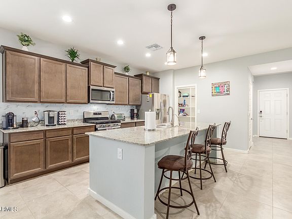 5th image of 704 W PANOLA Drive