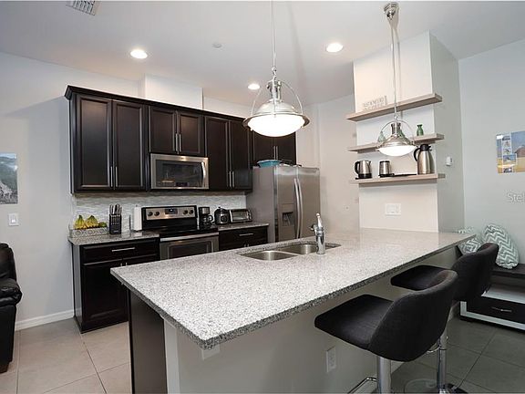 4th image of 888 Taramundi Dr