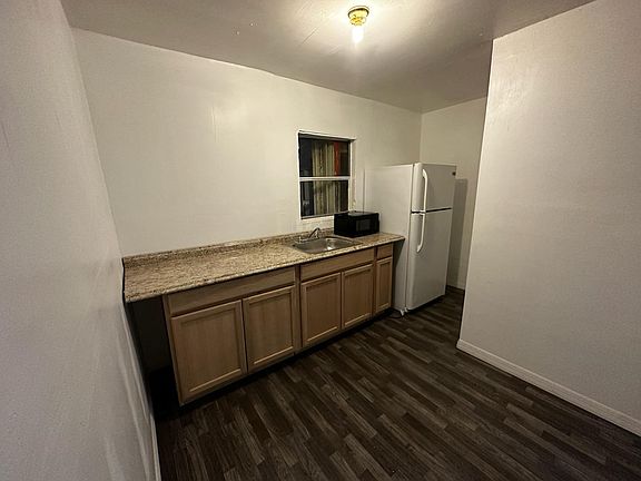 4th image of 1701 Woodward Dr #C
