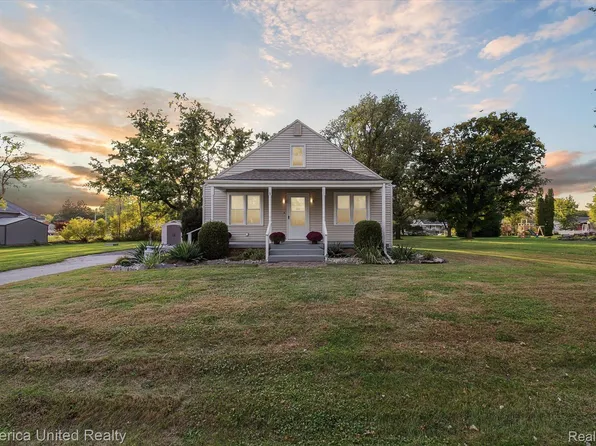 1262 Kettering St, Burton, MI 48509
