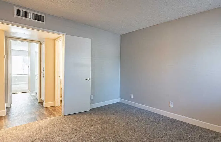 Parq on 50th Apartments — Photo 16