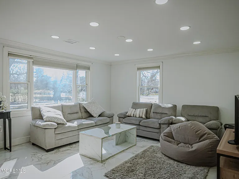 295 Roosevelt Ave — Photo 36
