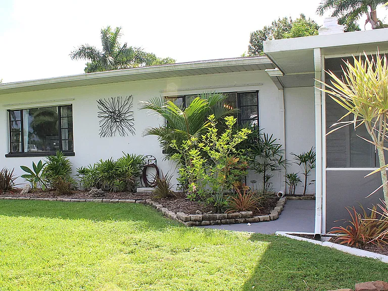 E Riverside Dr — Photo 15