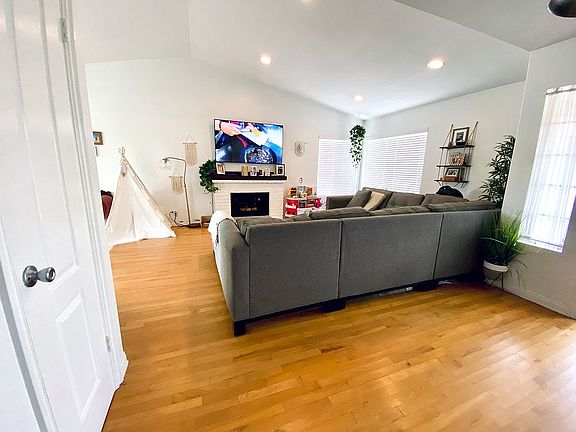 2nd image of 805 Sunningdale Dr