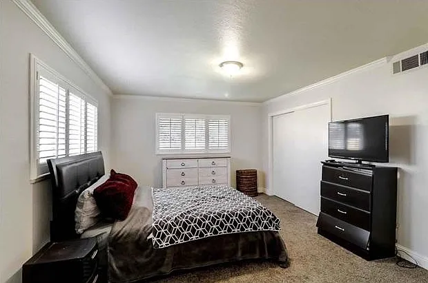 6736 N Pershing Ave — Photo 4