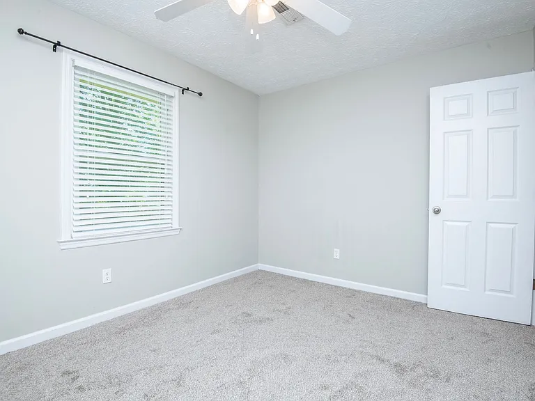 8816 Mill Run Dr — Photo 31