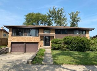 7742 Churchill St, Morton Grove, IL 60053
