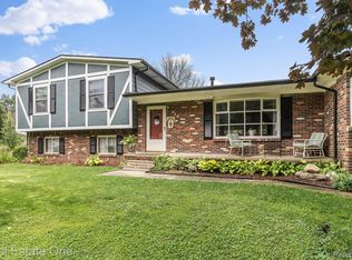 943 Del Sher Dr, Brighton, MI