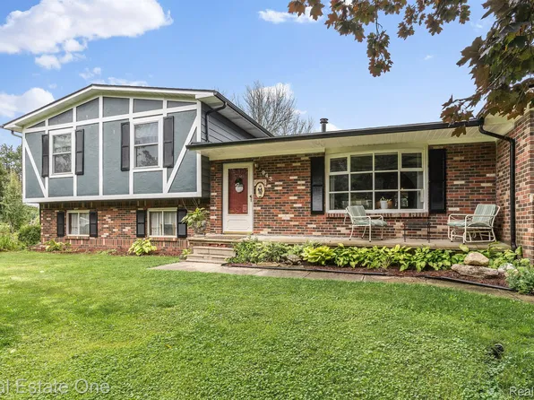 943 Del Sher Dr, Brighton, MI 48114