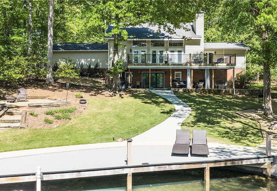 1st image of 80 Stillwaters Grv