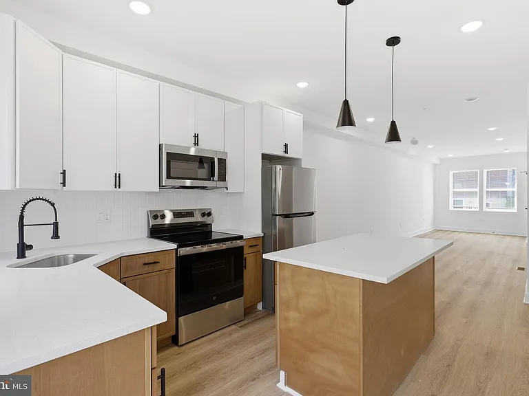 617 W Cumberland St #1 — Photo 1